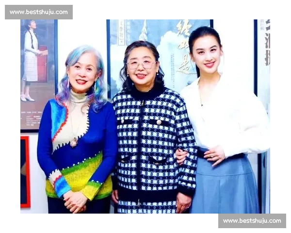 黄圣依携手家人温情亮相展现幸福生活与多面魅力风采